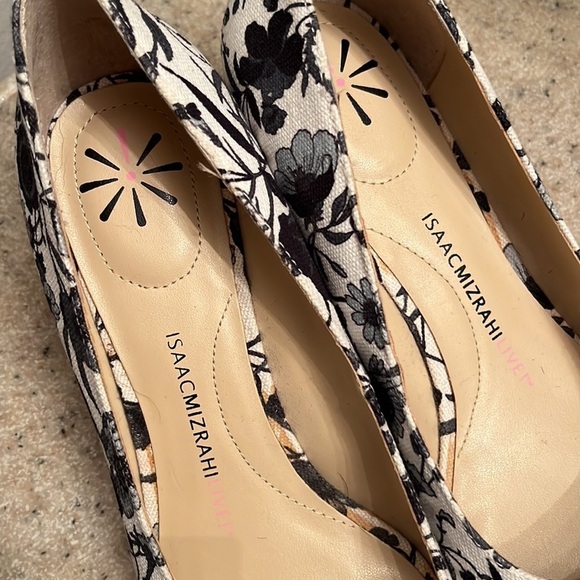 Isaac Mizrahi brand size 7.5M slip on peep toe wedge heels- brand new - Picture 6 of 6
